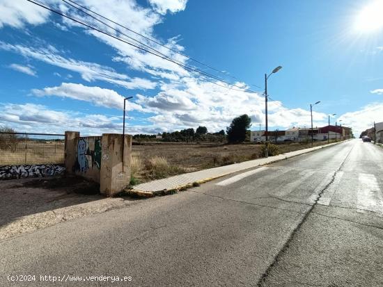 PARCELAS URBANAS UBICADAS EN ZONA  LAS FUENTECICAS  - ALBACETE