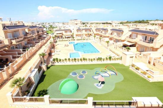 ESPECTACULAR BUNGALOW PLANTA ALTA  DE 2 DORMITORIOS EN PUNTA PRIMA - ALICANTE