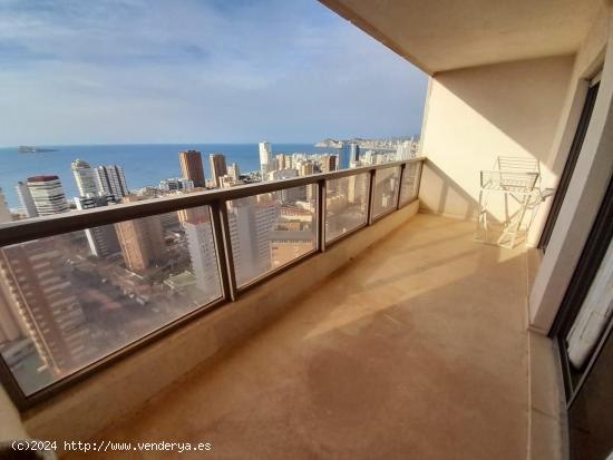 SE VENDE PISO DE CUATRO DORMITORIOS EN BENIDORM LEVANTE. SEVENDGROUP.COM - ALICANTE