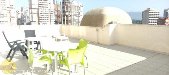 SE VENDE ATICO DE DOS DORMITORIOS CON TERRAZA DE 70 METROS EN BENIDORM LEVANTE - ALICANTE