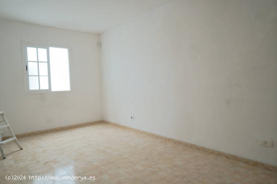 VENDO PISO CON TERRAZA ACRISTALADA - LAS PALMAS