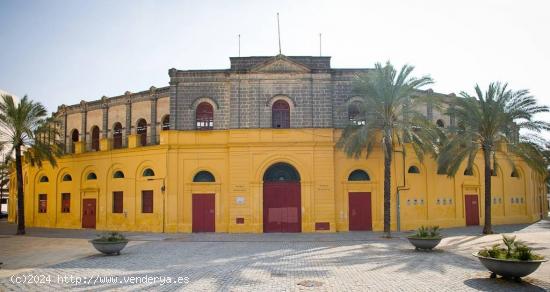 PLAZA DE GARAJE Y TRASTERO - CADIZ