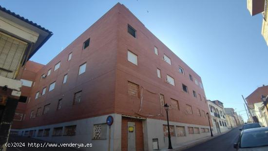 LOCAL COMERCIAL EN BRUTO EN RECAS - TOLEDO