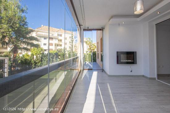 Amplio apartamento de 3 dormitorios situado junto a la playa de Elviria - MALAGA