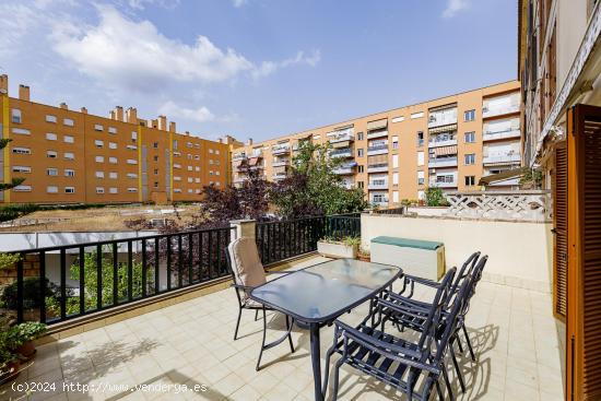 Terraza de 27m2 en Palma... muy pocos pisos de la ciudad pueden decir eso - BALEARES