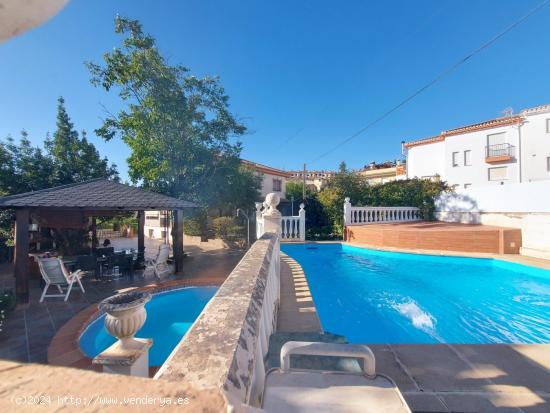 Chalet con piscina en los Rebites - GRANADA