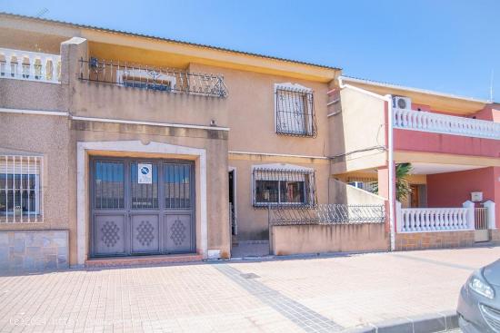 CHALET ADOSADO en Barrio Peral - MURCIA