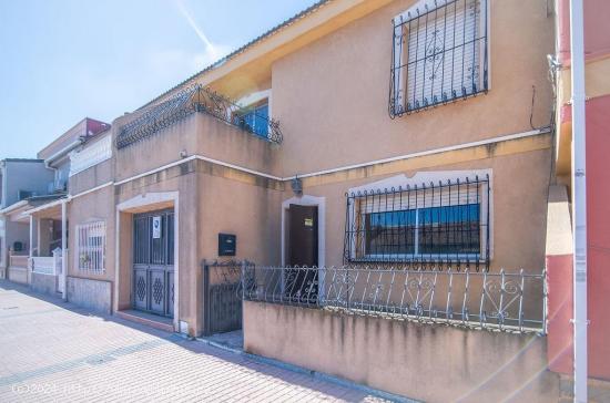 CHALET ADOSADO en Barrio Peral - MURCIA