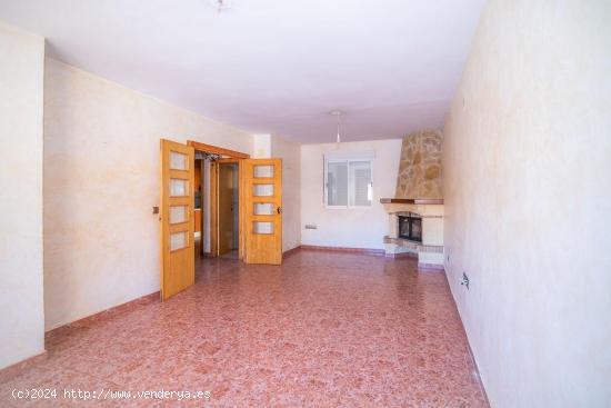 CHALET ADOSADO en Barrio Peral - MURCIA