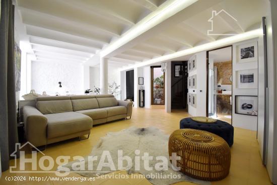 MODERNA CASA REFORMADA CON PATIO, BALCÓN, TERRAZA Y TRASTERO - VALENCIA