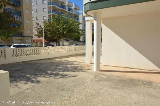 SE VENDE LOCAL COMERCIAL A POCOS PASOS DEL MAR - VALENCIA