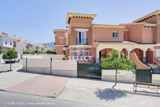 CASA CON PISCINA , LOS REBITES - GRANADA