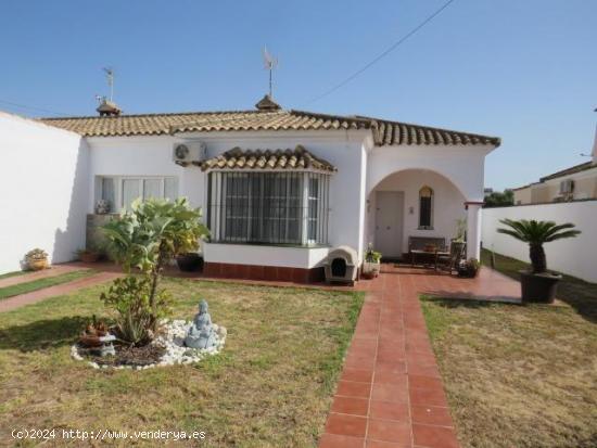 ESTUPENDO CHALET URBANO CON PISCINA EN LOS GALLOS - CADIZ