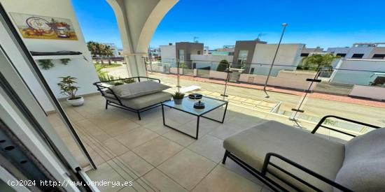  BUNGALOW PLANTA ALTA EN QUESADA. 2 DORM. 2 BAÑOS. CON SOLARIUM 73 M2. - ALICANTE 