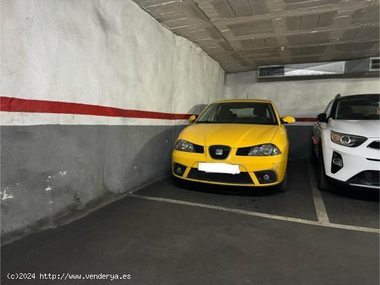 PLAZA DE PÁRQUING PARA COCHE MEDIANO - BARCELONA