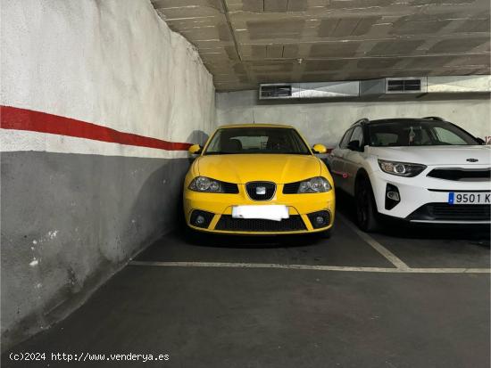 PLAZA DE PÁRQUING PARA COCHE MEDIANO - BARCELONA