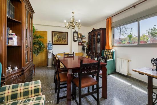 PISO EN VENTA - AMPLIO, LUMINOSO Y CON GARAJE. - GRANADA