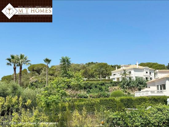 EXCLUSIVA VILLA PAREADA EN SOTOGOLF - SOTOGRANDE A 5KM DE LA PLAYA - CADIZ