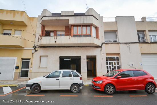 Casa con gran garaje en el centro de Deltebre. - TARRAGONA