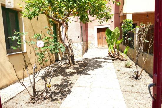 CASA DE PUEBLO EN BINISSALEM CON TERRAZA Y GARAJE - BALEARES