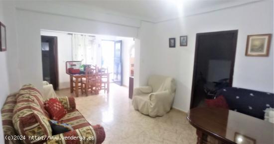 VENTA AMPLIA CASA CON TERRAZA - CADIZ