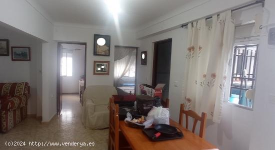 VENTA AMPLIA CASA CON TERRAZA - CADIZ