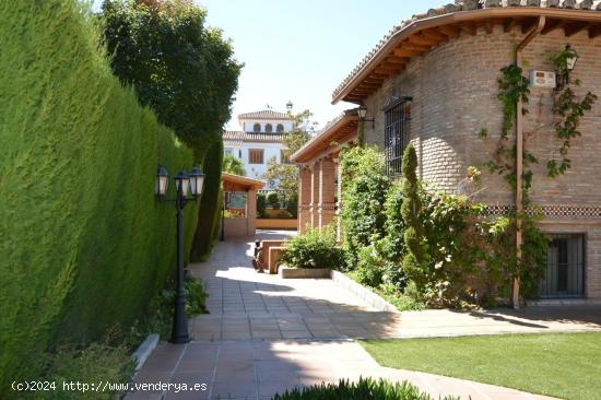 EXCLUSIVO CHALET UNA PLANTA CON 2300M2 DE PARCELA - GRANADA