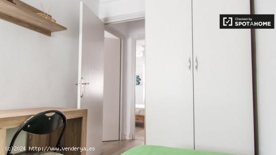 Habitación amueblada en apartamento de 4 dormitorios en Poblats Marítims. - VALENCIA