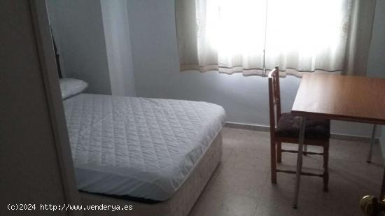  Habitación en piso compartido en Córdoba - CORDOBA 