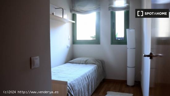 Habitación en piso compartido en barcelona. - BARCELONA