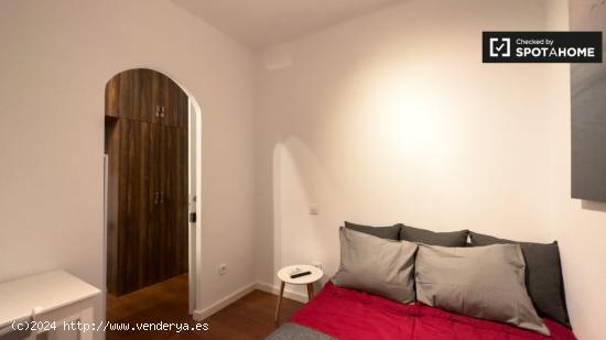 Habitación en piso compartido en barcelona. - BARCELONA