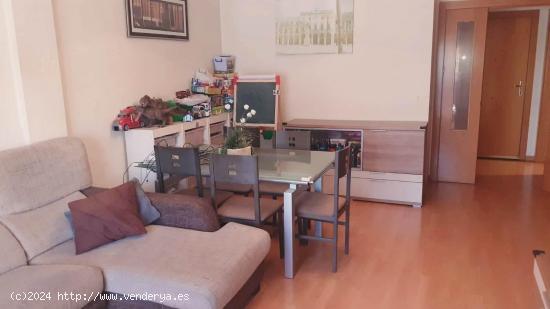 PISO AMPLIO CON PISCINA COMUNITARIA EN VENTA EN SANT MARTÍ SARROCA - BARCELONA