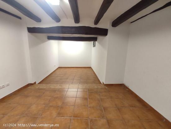 LOCAL COMERCIAL EN CENTRO DE VILAFRANCA DEL PENEDES ( BARCELONA ) - BARCELONA