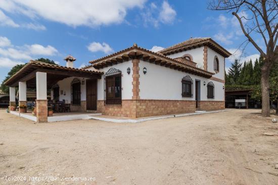 Chalet de estilo rústico con materiales de alta calidad - MURCIA