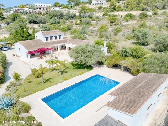 Preciosa finca con hermosas vistas y mucha privacidad y tranquilidad - ALICANTE