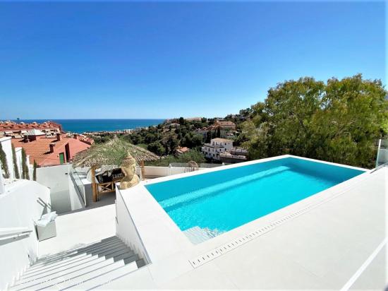  IMPRESIONANTE VILLA CON VISTAS PANORAMICAS AL MAR EN TORREBLANCA - MALAGA 