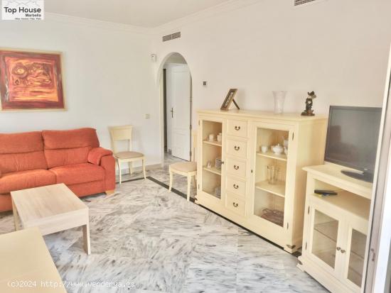 FANTÁSTICO APARTAMENTO CON JARDIN EN URBANIZACIÓN PRIVADA EN LA DAMA DE NOCHE - MALAGA