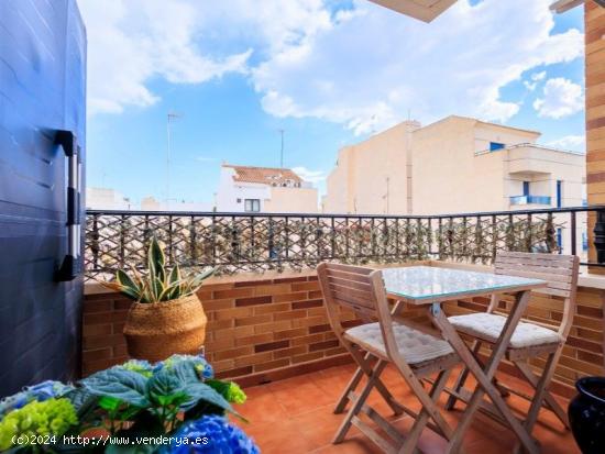 APARTAMENTO EN TORREVIEJA. 134 M2. 4 DORMITORIOS. 2 BAÑOS. PLAYA A 200 METROS. - ALICANTE