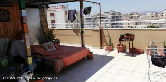 Piso con solarium de 50 m2 en segunda línea de playa, a tan sólo 72m2, con vistas al mar, en Águi