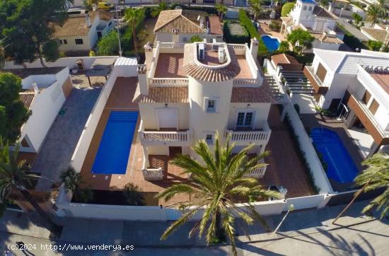 Stunning four beds Villa, as New, three hundred meters to the Cabo Roig Beach. - ALICANTE