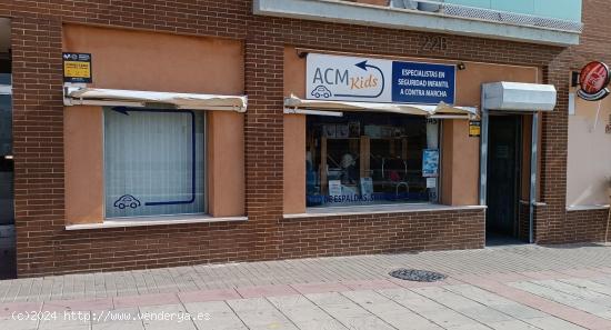 Local comercial reformado zona Casines - CADIZ