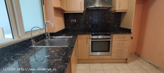 Unifamiliar adosada en venta  en Sant Hipòlit de Voltregà - Barcelona