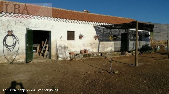 CASA CON PISCINA CERCA DEL LA LOCALIDAD. (PRECIO NEGOCIABLE) - Baños de la Encina