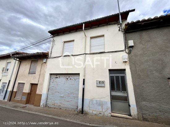  CASA DE PUEBLO EN EL ENTORNO DE LA PLAZA SANTA MARINA 