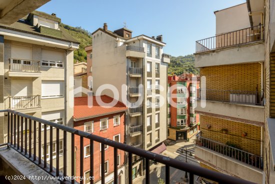 Piso de 110 m² en  Calle la Vega , 33600 Mieres (Asturias)