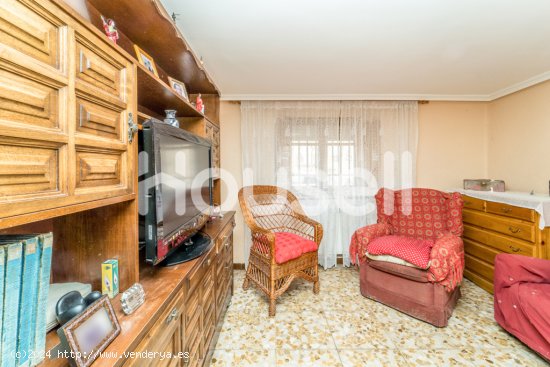  Casa en venta de 136 m² Calle Madre María Jesús, 47194 Fuensaldaña (Valladolid) 