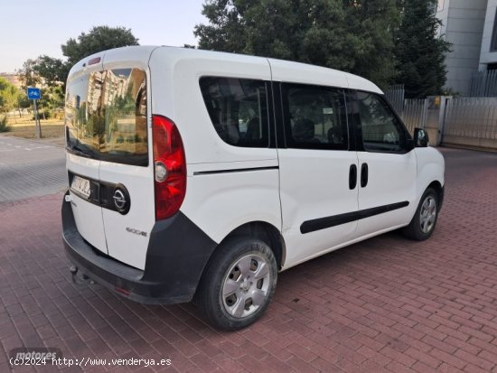 Opel Combo 1.3 CDTI 90CV 5 PLAZAS de 2016 con 170.000 Km por 8.775 EUR. en Madrid