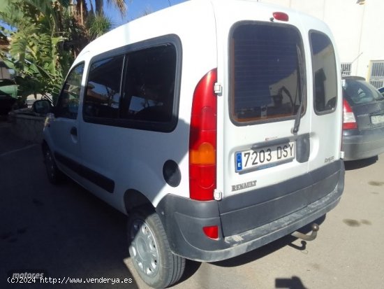 Renault Kangoo Combi 1.5 DCI. con 5 plazas. de 2005 con 313.000 Km por 2.500 EUR. en Murcia