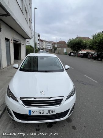  Peugeot 308 SW Allure PureTech 130 S&S MAN de 2015 con 73.000 Km por 10.000 EUR. en Lugo 