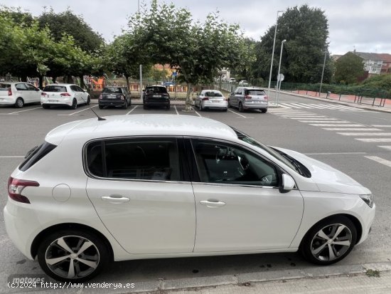 Peugeot 308 SW Allure PureTech 130 S&S MAN de 2015 con 73.000 Km por 10.000 EUR. en Lugo